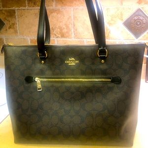 Coach Zip Top Tote In Signature Canvas Brown/Black